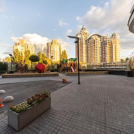 New Building Near Arena City Lesi Ukrainky 7A Kiev Eksteriør bilde