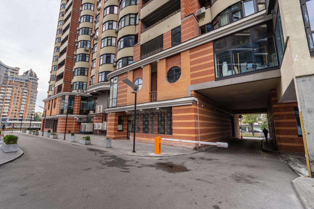 New Building Near Arena City Lesi Ukrainky 7A Kiev Eksteriør bilde